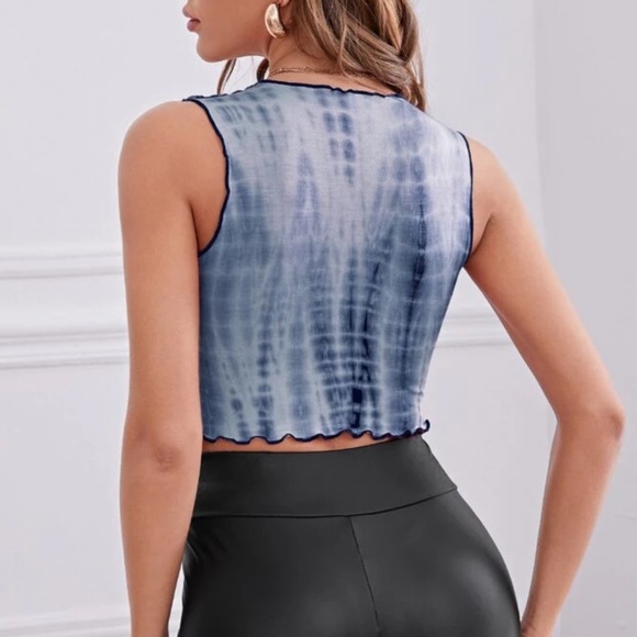 ✨3/$20 SHEIN Blue Tie Dye Crop Top - Picture 2 of 3